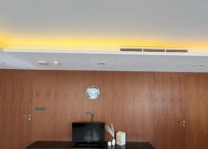 Jewelry Trade Center 2 Bedrooms 2 Bathrooms *