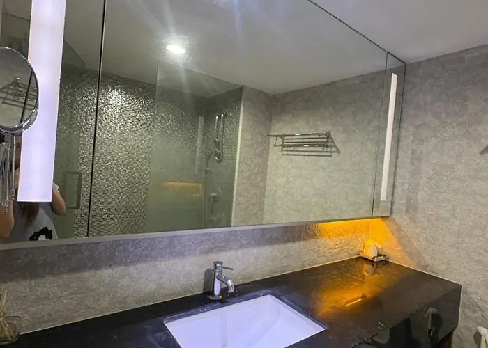 Jewelry Trade Center 2 Bedrooms 2 Bathrooms *